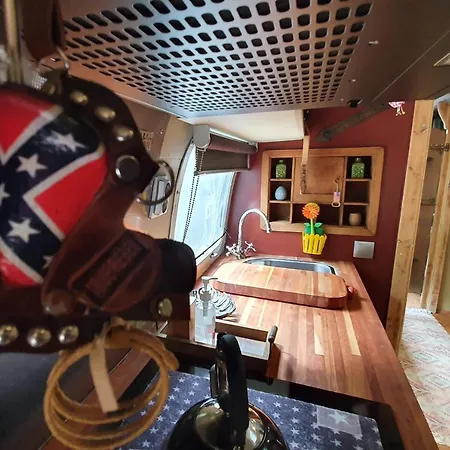 Alojamento de Acomodação e Pequeno-almoço Airstreamnb