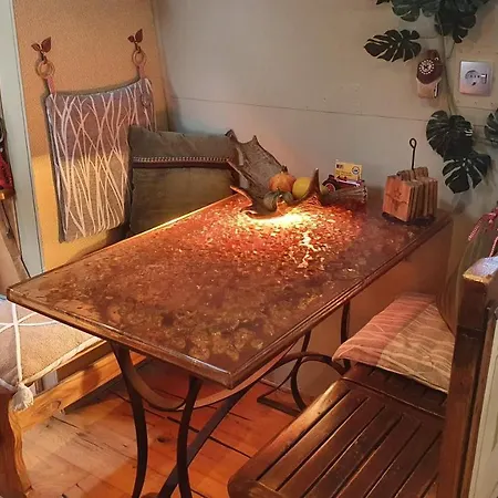 Bed and breakfast Airstreamnb 4*