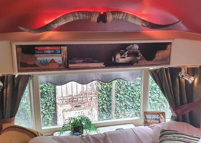 Airstreamnb فندق مبيت وإفطار 4*